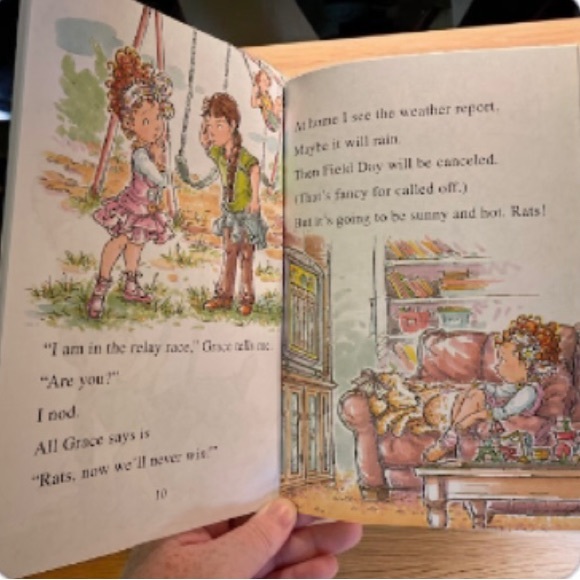 Set of 4 Brand New Fancy Nancy Level 1 Books Kindergarten - 1st Grade Children's - Picture 3 of 10